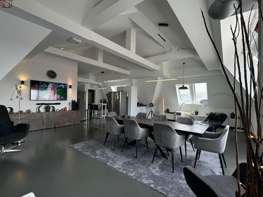 6 Zimmer Maisonette-Penthouse Pool Dachterrasse Luxus ميونيخ المظهر الخارجي الصورة
